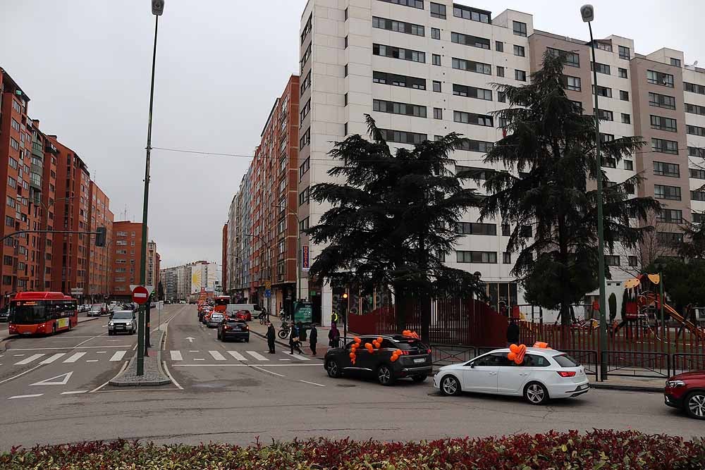 Fotos: Una caravana de coches contra la Ley Celaá recorre las calles de Burgos