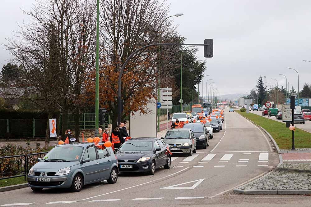 Fotos: Una caravana de coches contra la Ley Celaá recorre las calles de Burgos