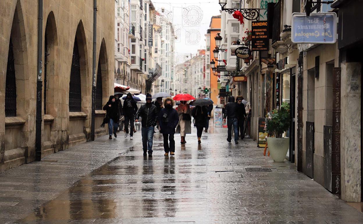 El invierno entrará con lluvias y bajas temperaturas. 