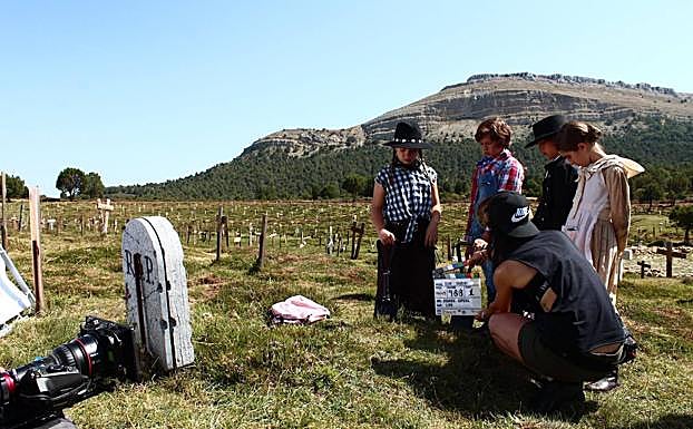 El Club Houdini de Disney Channel se grabó desde el cementerio de Sad Hill. 