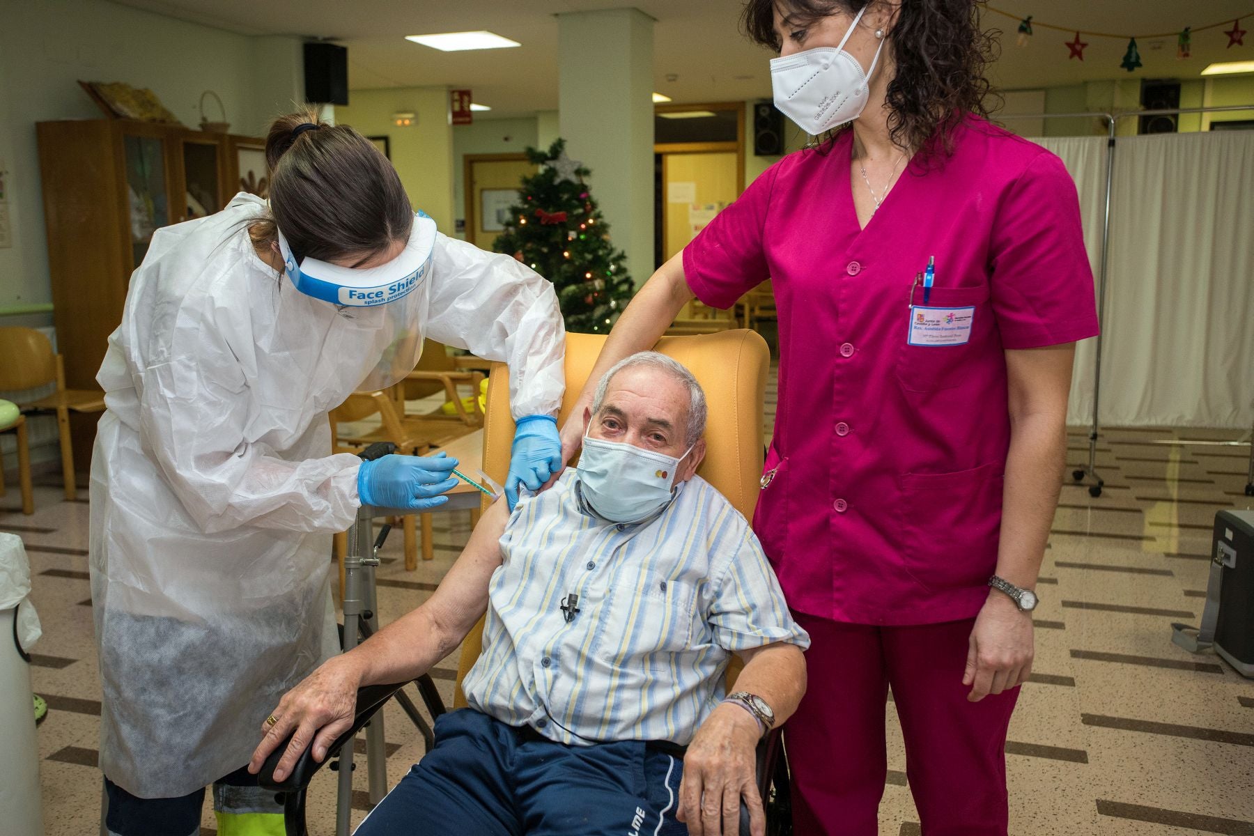 Fotos: Primera vacunación contra la covid en Burgos