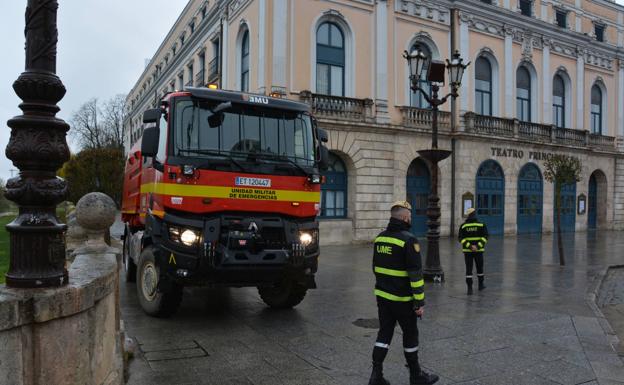 Imagen principal - Primeros días de confinamiento domiciliario en Burgos con la UME controlando las principales vías de la capital.