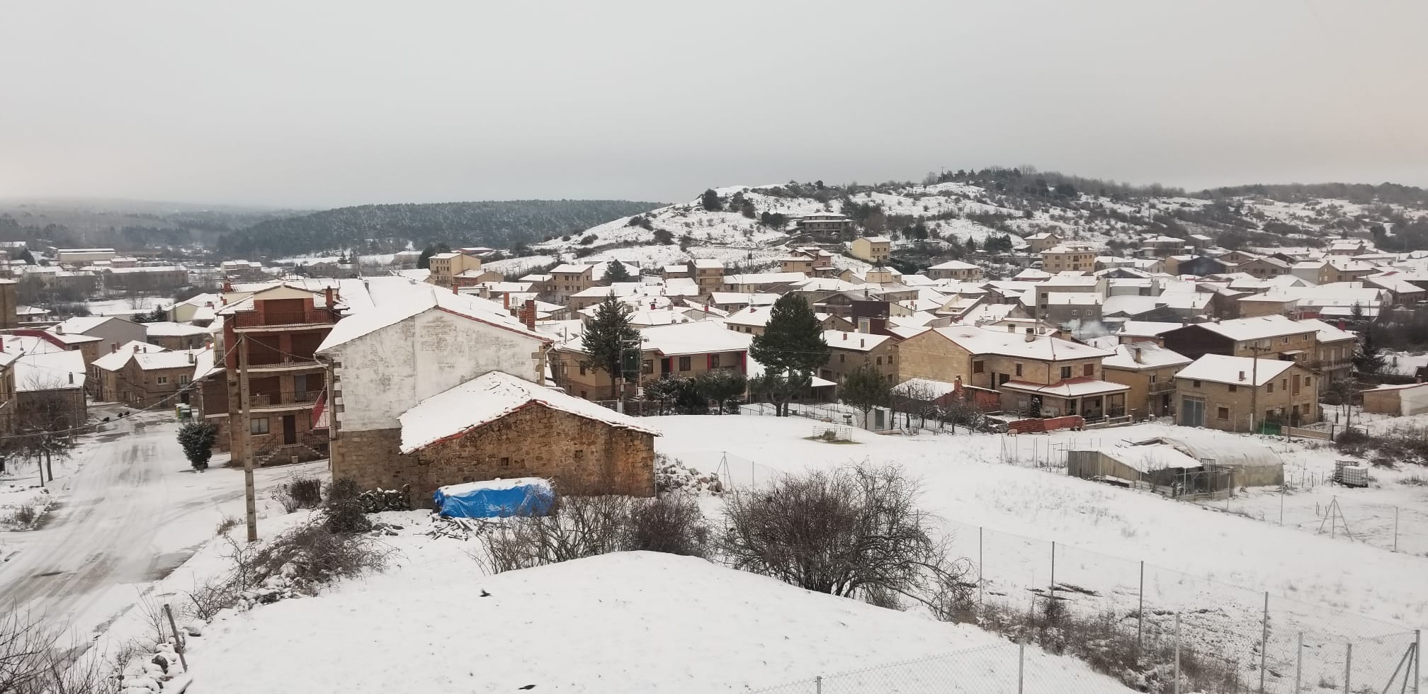 Palacios de la Sierra. El sol ha ayudado a quitar nieve y hielo pero sigue habiendo muchas calles con hielo