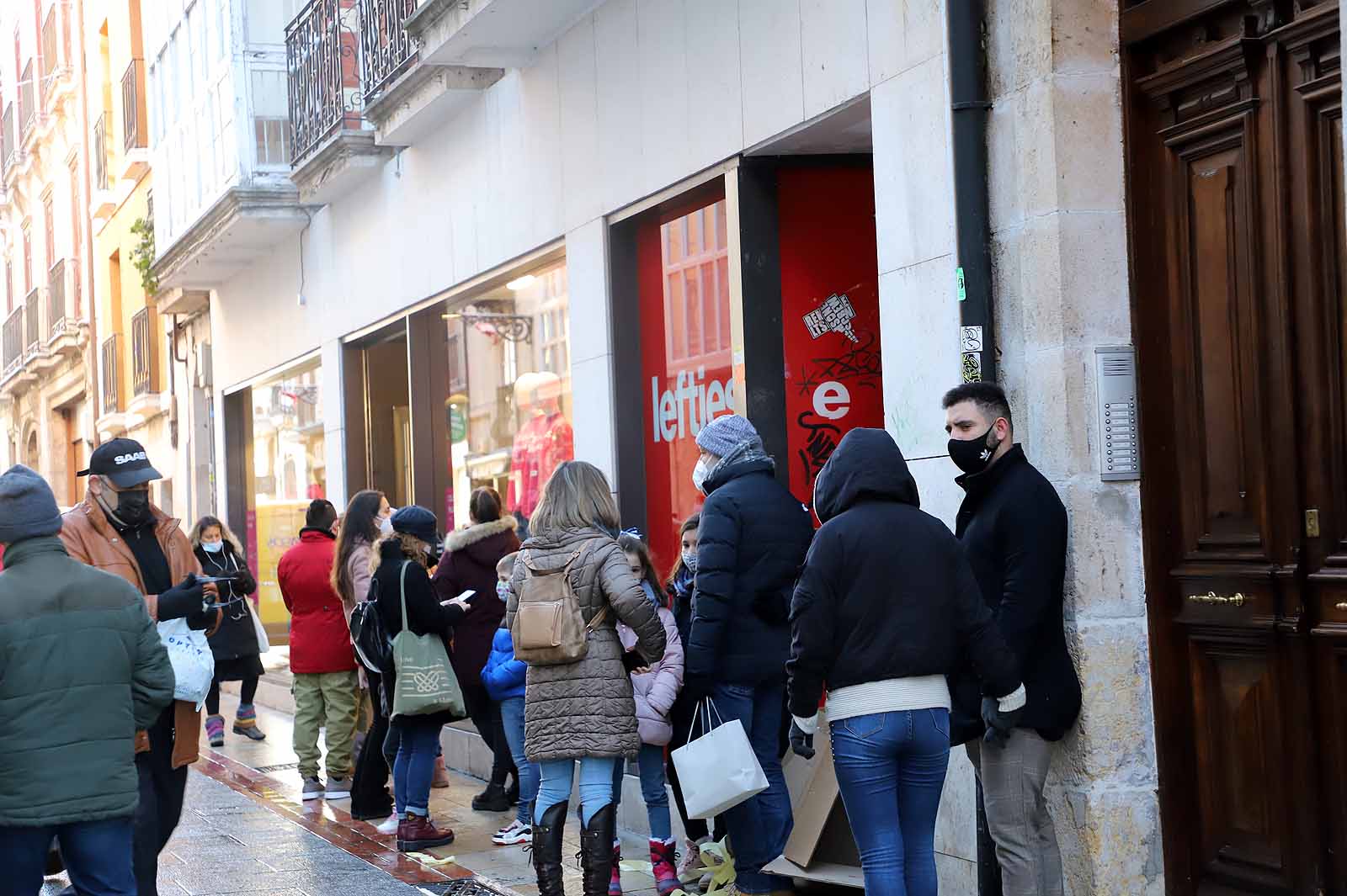 Fotos: Colas en algunos establecimientos para aprovechas las ofertas de invierno