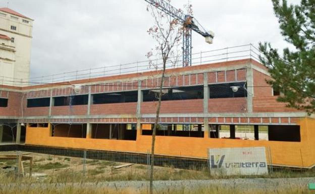 Las obras del centro de salud llevan muchos meses paralizadas. 