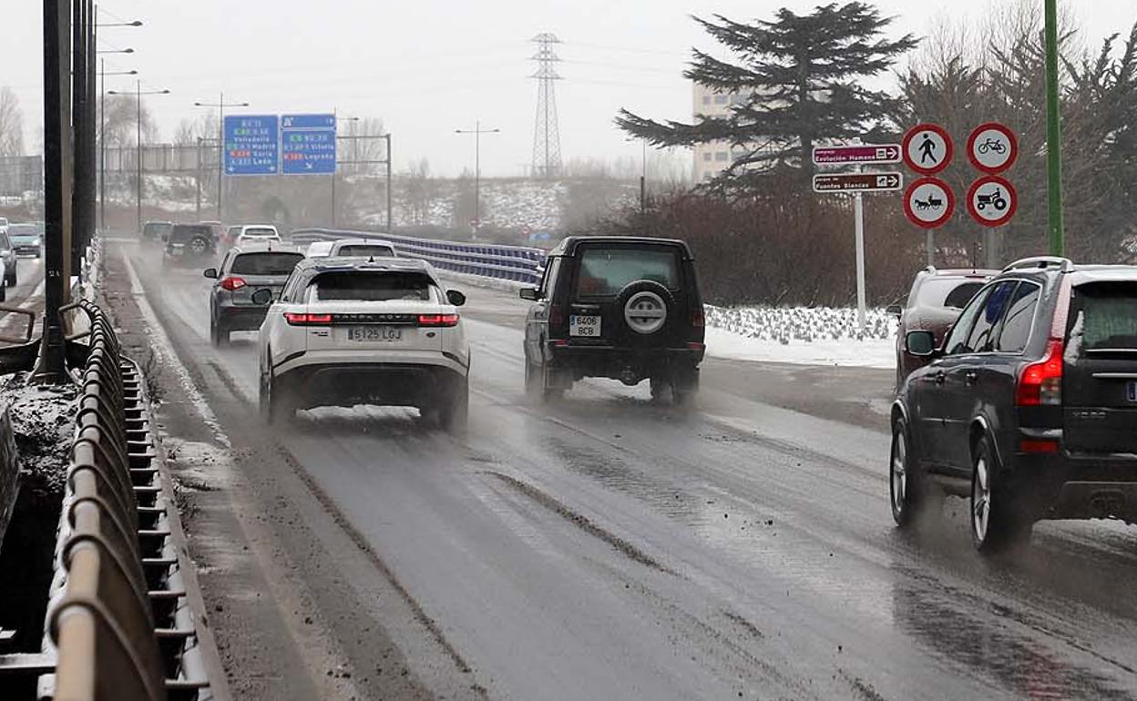 La circulación por las carreteras del Alfoz ha sido complicada durante toda la jornada. 