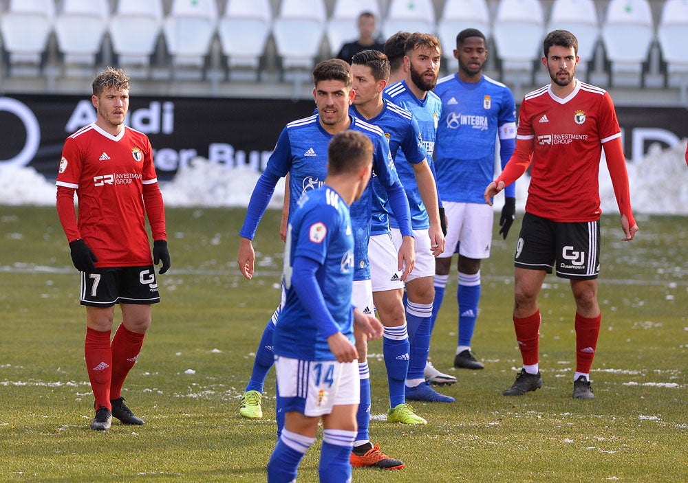 Fotos: El Burgos CF golea al Real Oviedo B