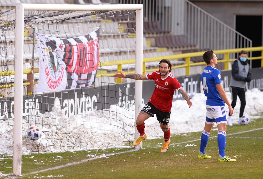 Fotos: El Burgos CF golea al Real Oviedo B