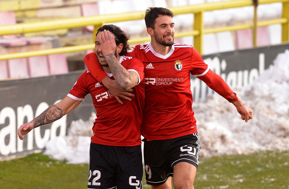 Fotos: El Burgos CF golea al Real Oviedo B