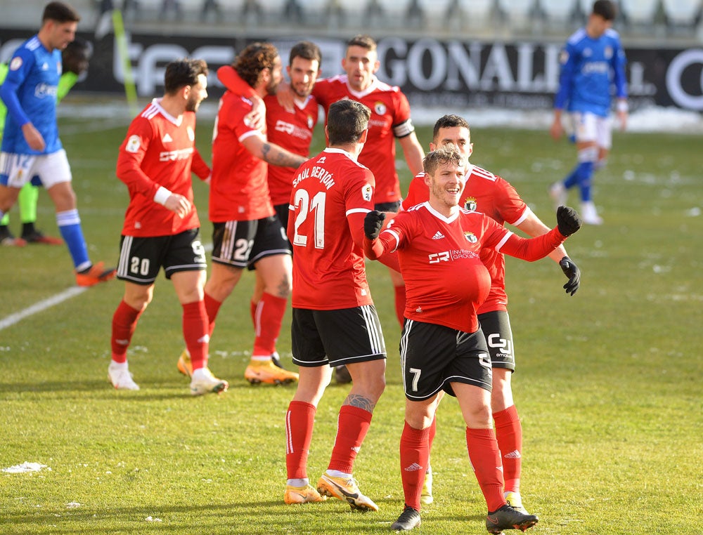 Fotos: El Burgos CF golea al Real Oviedo B