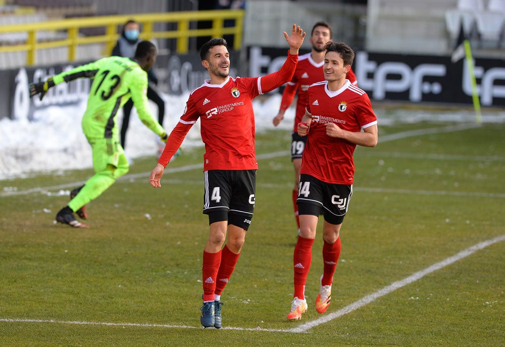 Fotos: El Burgos CF golea al Real Oviedo B