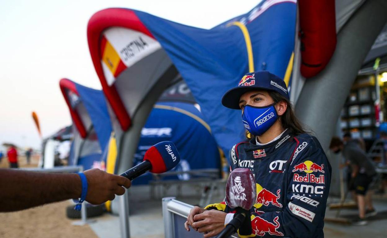 Critina Gutiérrez sigue dando de qué hablar en el Dakar. 