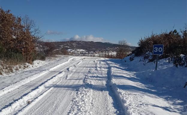 Imagen principal - El PSOE denuncia la mala gestión de la Diputación de Burgos durante el temporal de nieve