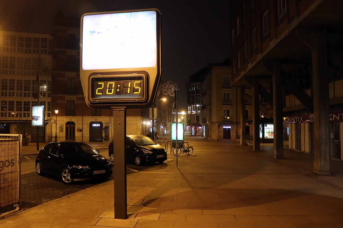 Los burgaleses se recogen a sus hogares a las 20:00 horas mientras la Policía ejercía una labor informativa.