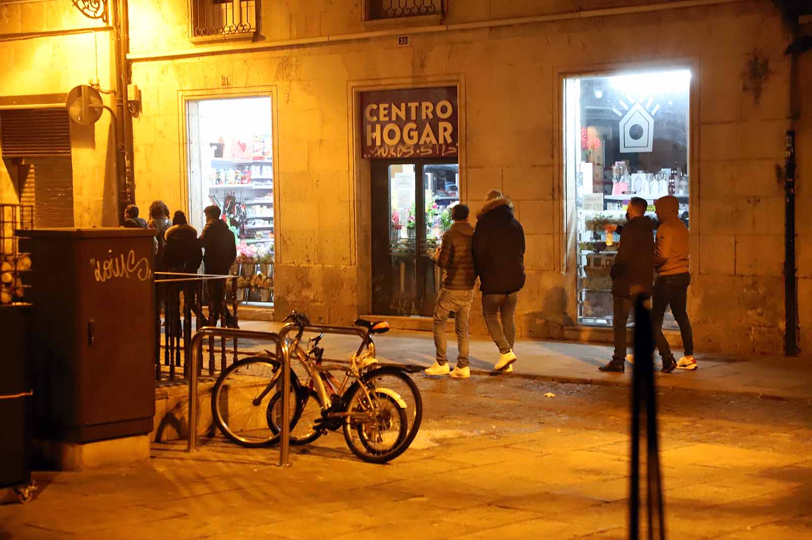 Los burgaleses se recogen a sus hogares a las 20:00 horas mientras la Policía ejercía una labor informativa.