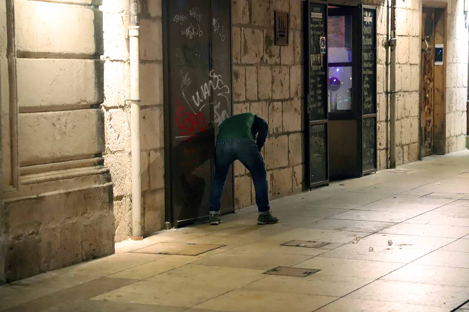 Los burgaleses se recogen a sus hogares a las 20:00 horas mientras la Policía ejercía una labor informativa.