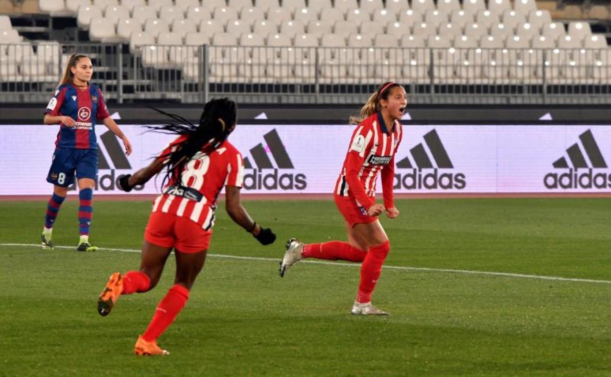 Deyna Castellanos celebra su gol al Levante.