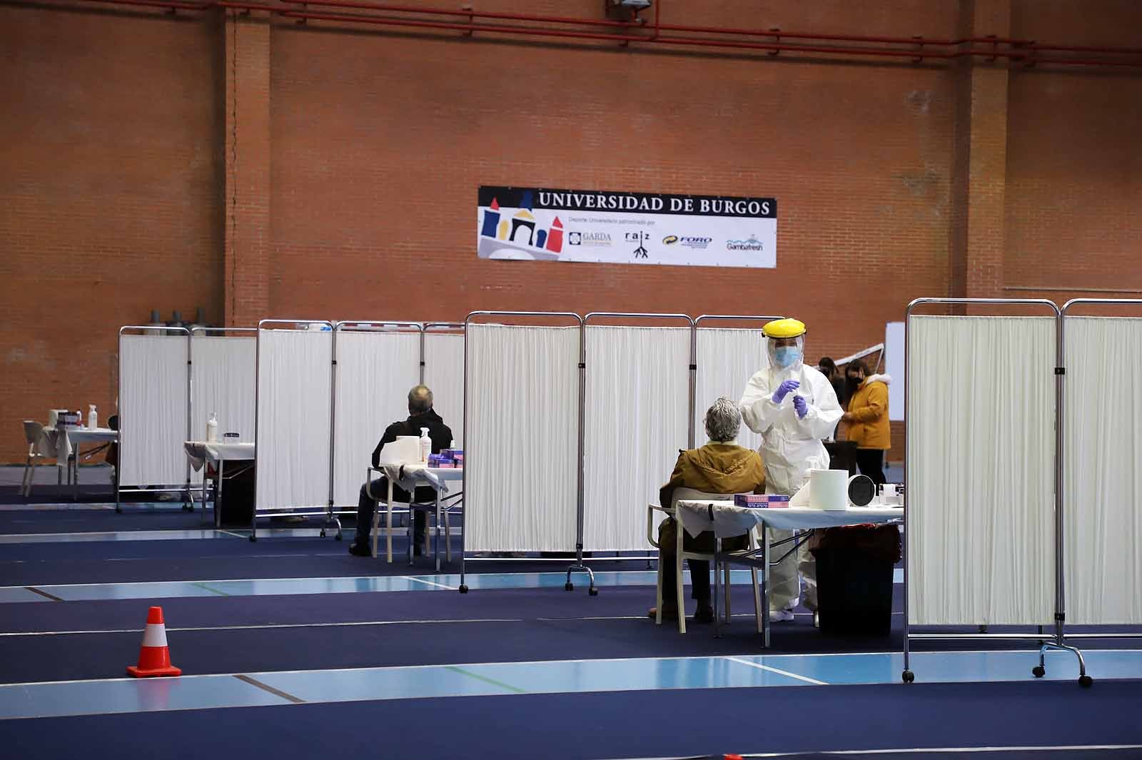 9.000 personas están llamadas a participar en el cribado de la UBU en el polideportivo universitario.