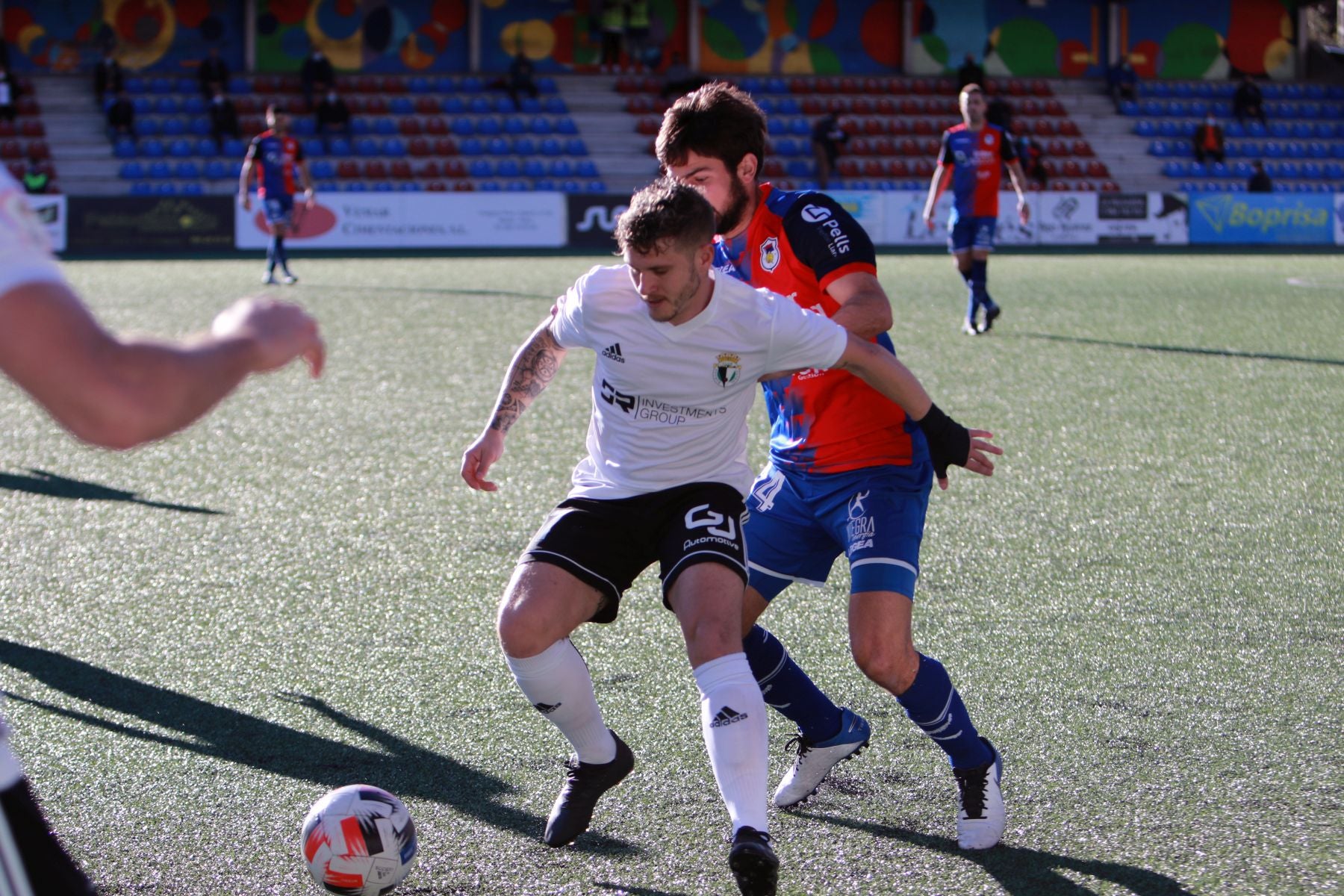 Fotos: El Burgos reacciona y supera al Langreo