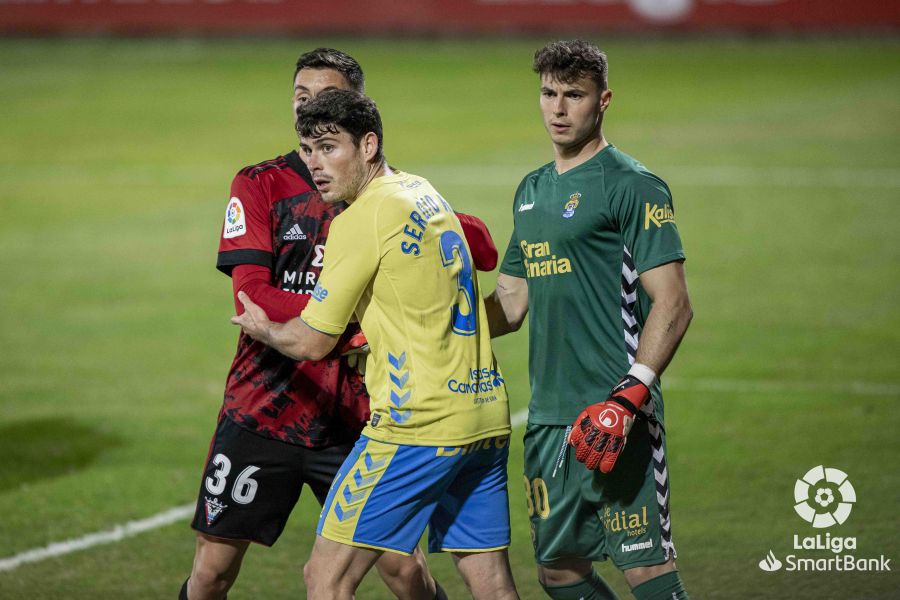 Fotos: El Mirandés se reencuentra con la victoria en Anduva