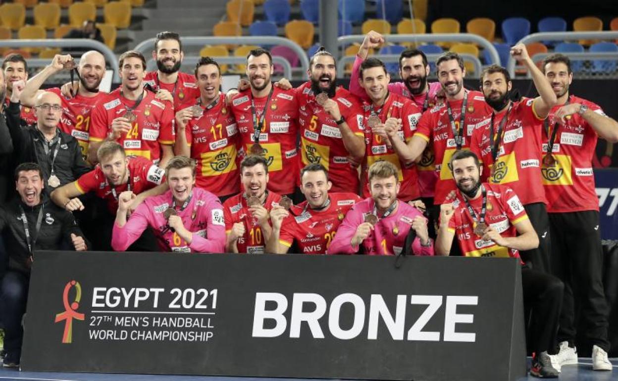 Los Hispanos celebran el bronce mundialista ante Francia.