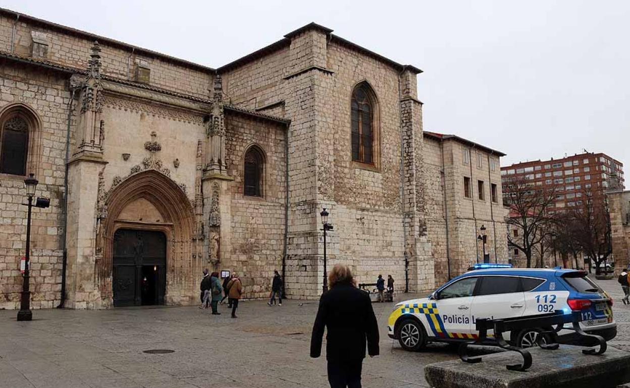 La pandemia deja sin ambiente festivo las calles de Burgos en la festividad de San Lesmes.