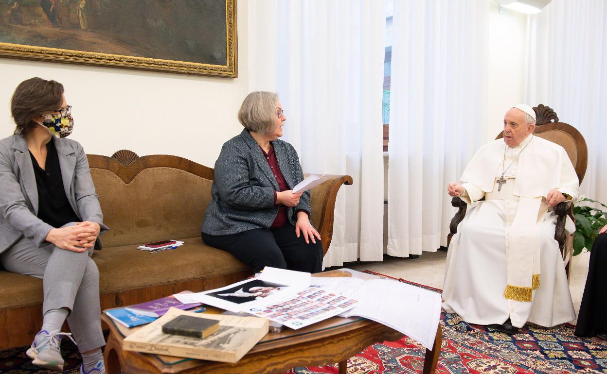 Audiencia del Papa en el Vaticano con un grupo de periodistas de la agencia de noticias CNS.