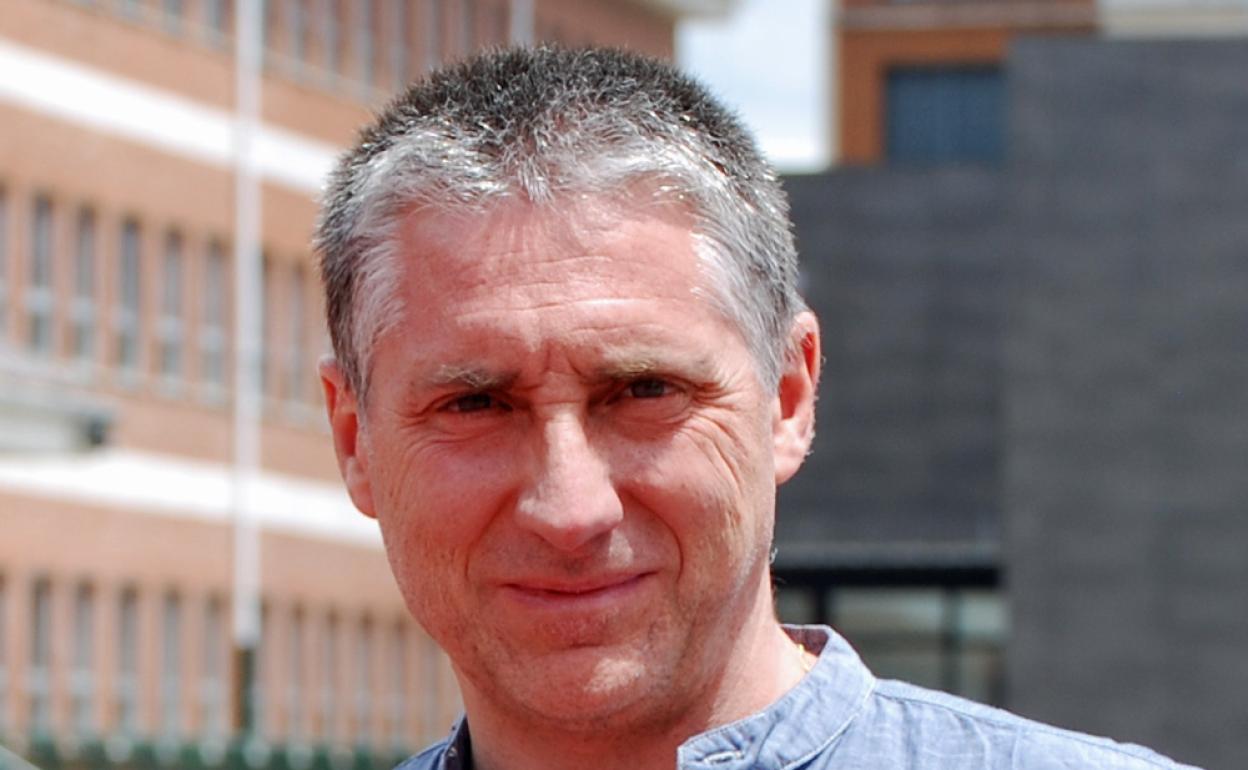 Domingo Hernández gestiona una casa rural en Urrez.