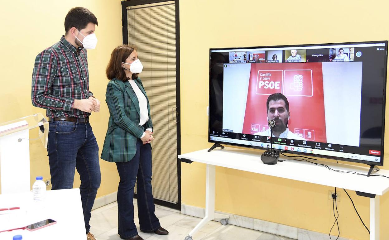 El secretario general del PSOE de Castilla y León,Luis Tudanca, interviene vía online ante el comité provincial del PSOE de Burgos.