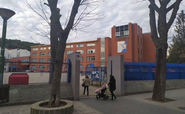 Un proyecto piloto testará la reserva de plazas de aparcamiento en entornos escolares