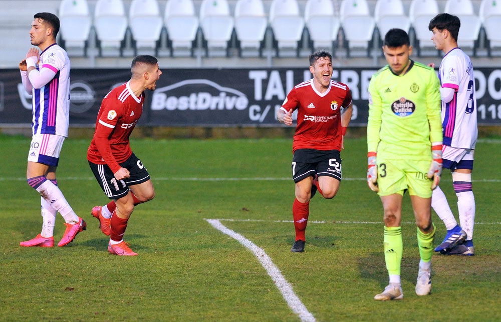 Fotos: El Burgos CF, más líder