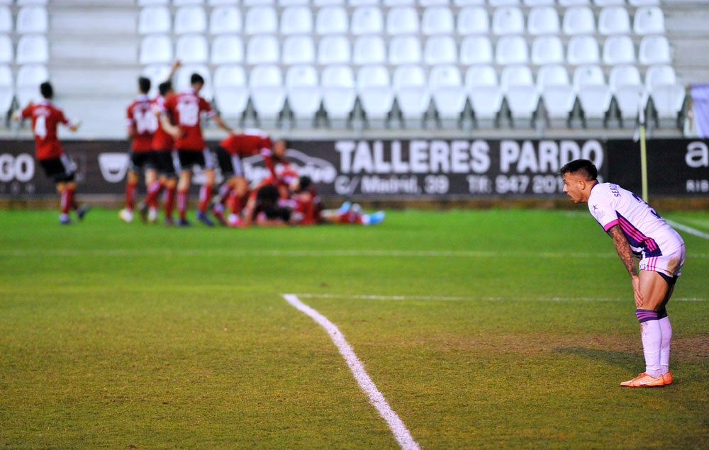 Fotos: El Burgos CF, más líder