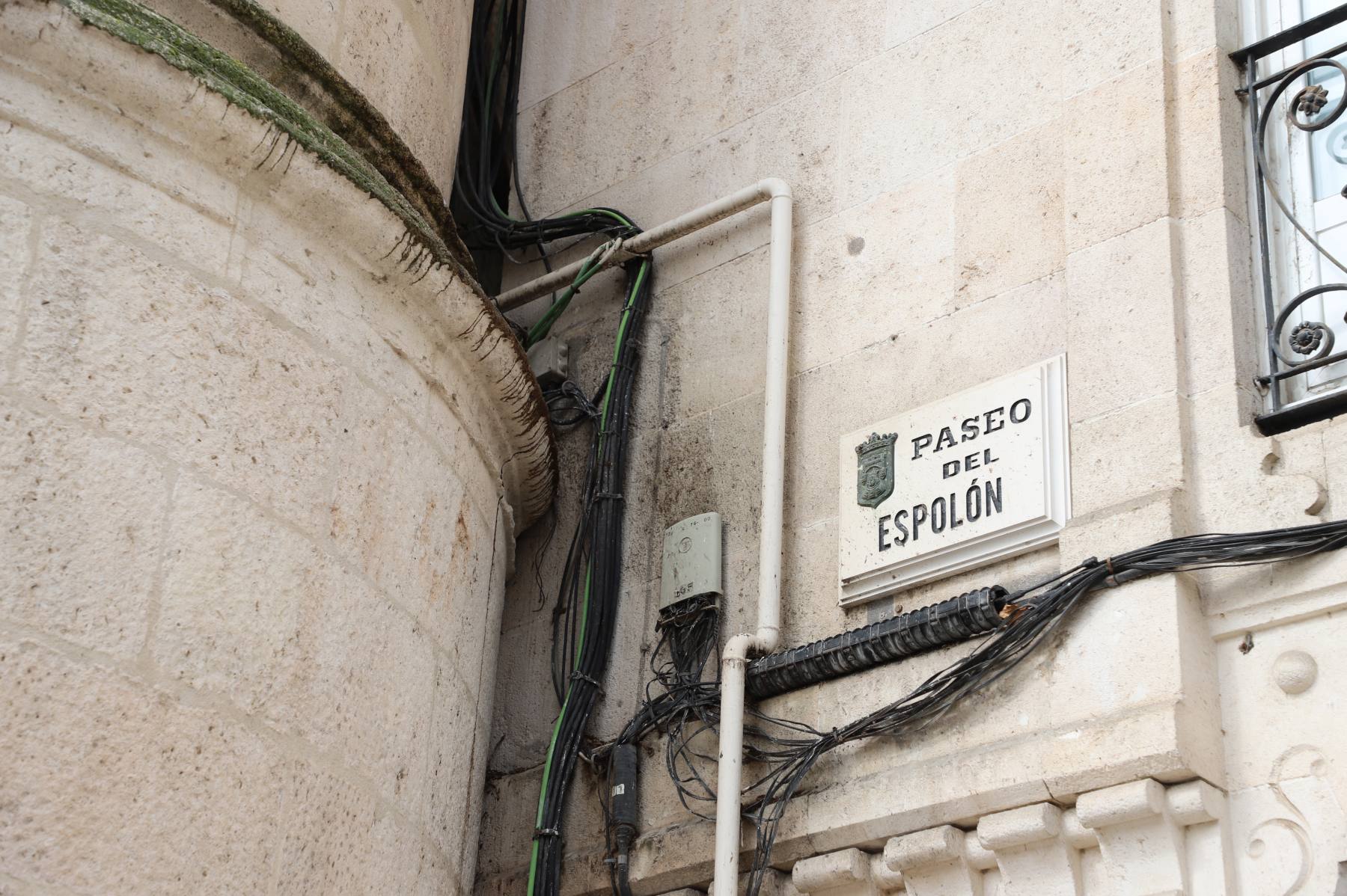 Fotos: Cables y registros eléctricos incumplen la normativa en la Catedral de Burgos