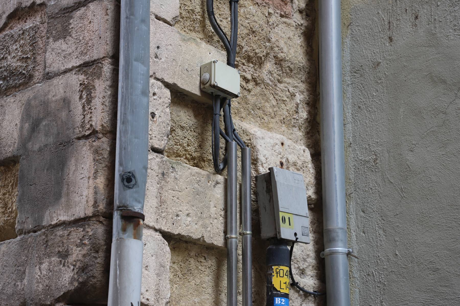 Fotos: Cables y registros eléctricos incumplen la normativa en la Catedral de Burgos