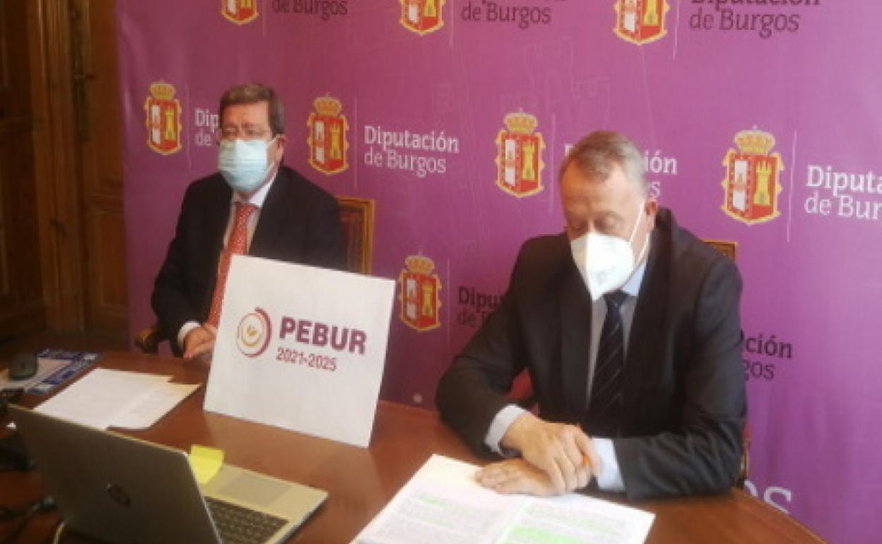 César Rico, presidente de la Diputación, y Lorenzo Rodríguez, presidente de Sodebur, presentan el PEBUR2125. 