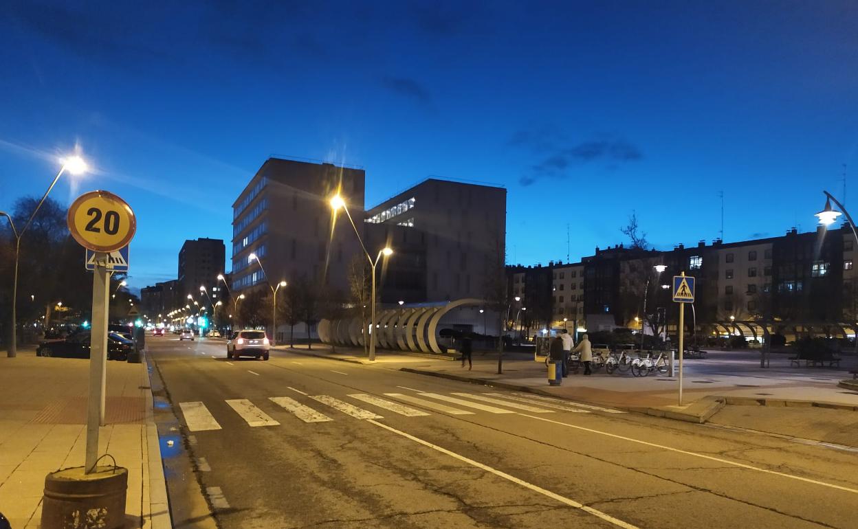 Hace menos de un mes se pusieron las señales de 20 km/h en la zona.