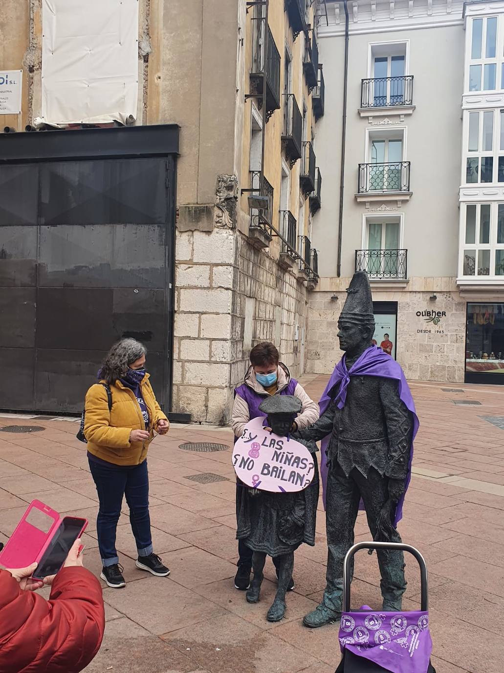 Fotos: Carteles con los que ha amanecido Burgos este domingo