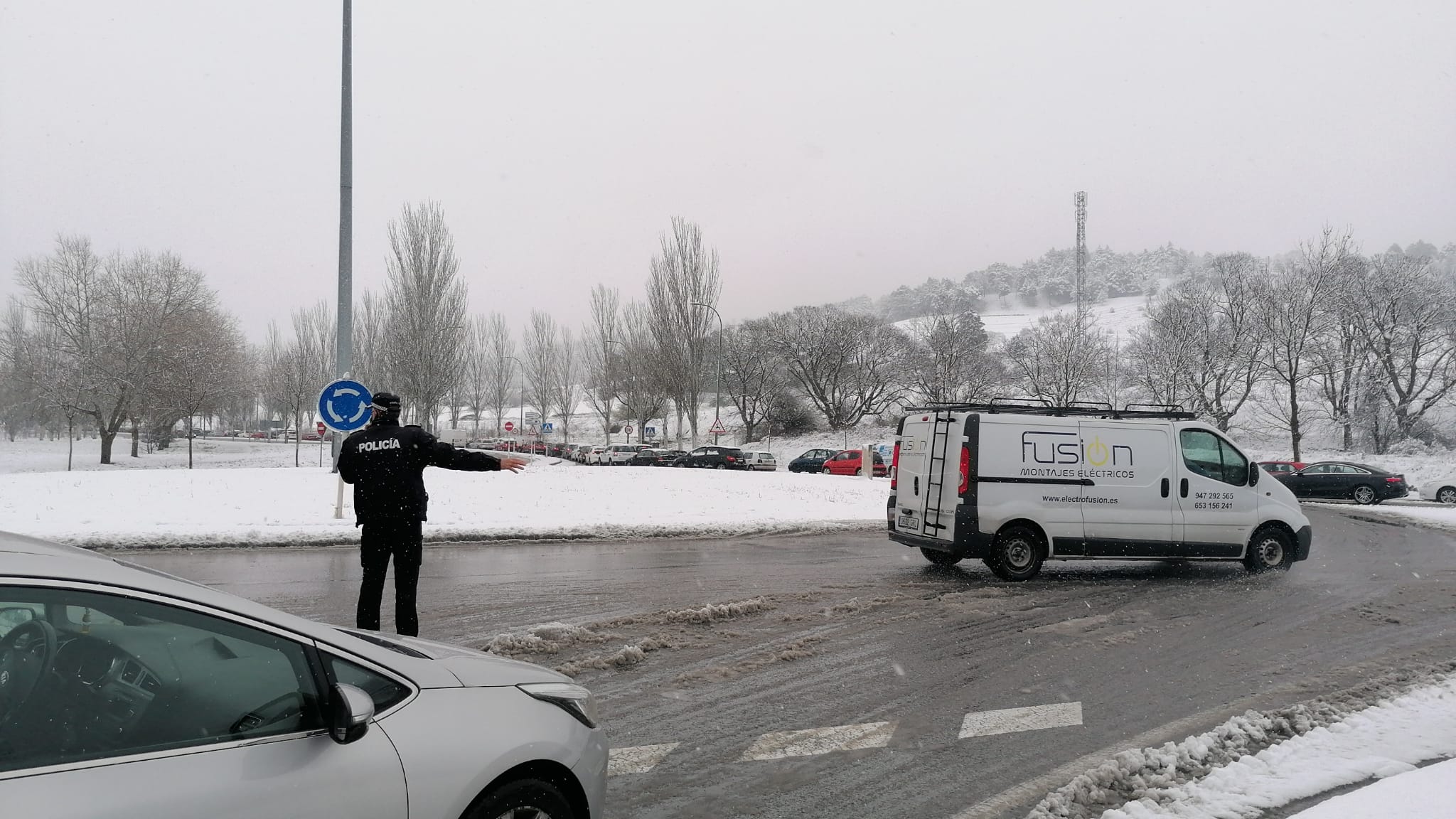 Fotos: La nieve imprevista ha provocado algunos atascos en Burgos