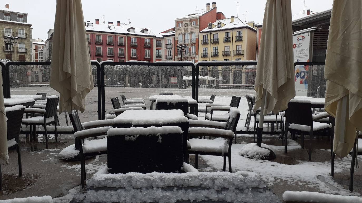 Fotos: La nieve toma el centro de Burgos