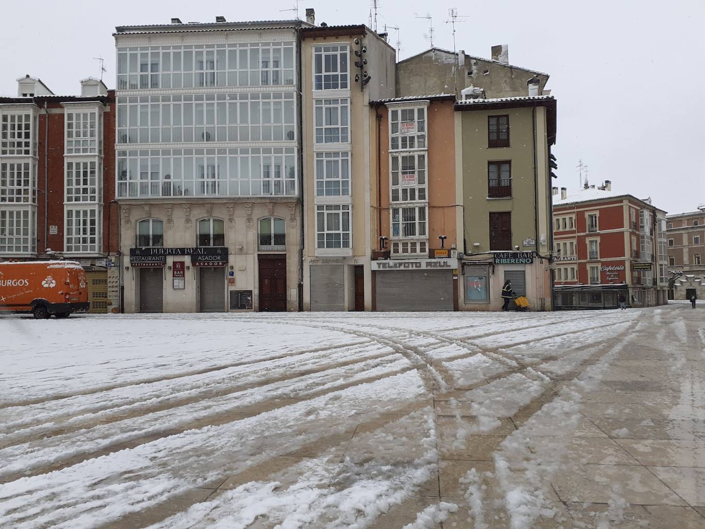 Fotos: La nieve toma el centro de Burgos