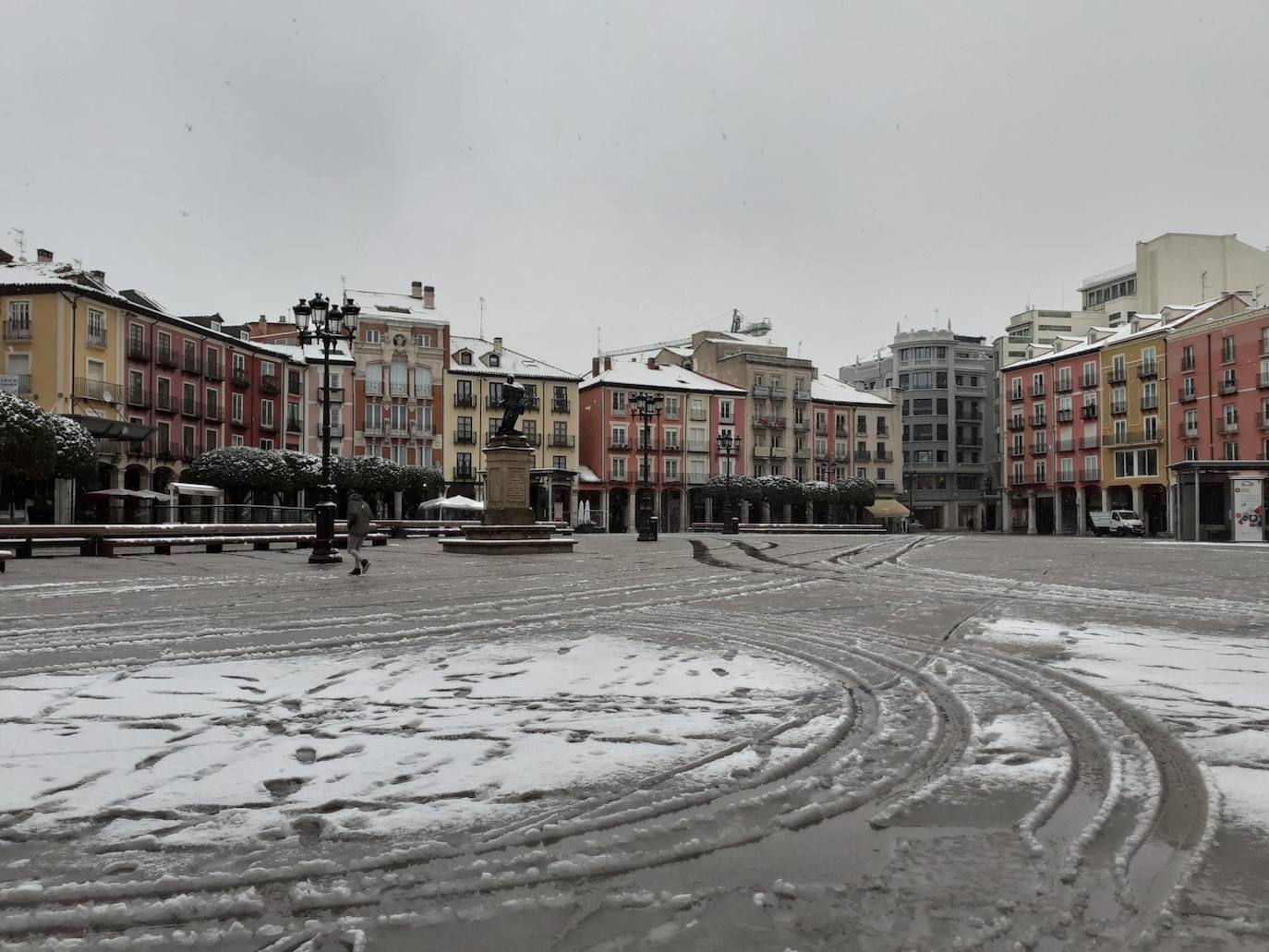 Fotos: La nieve toma el centro de Burgos