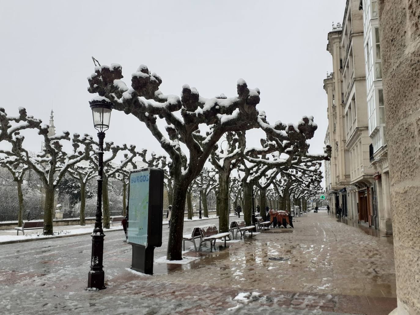 Fotos: La nieve toma el centro de Burgos