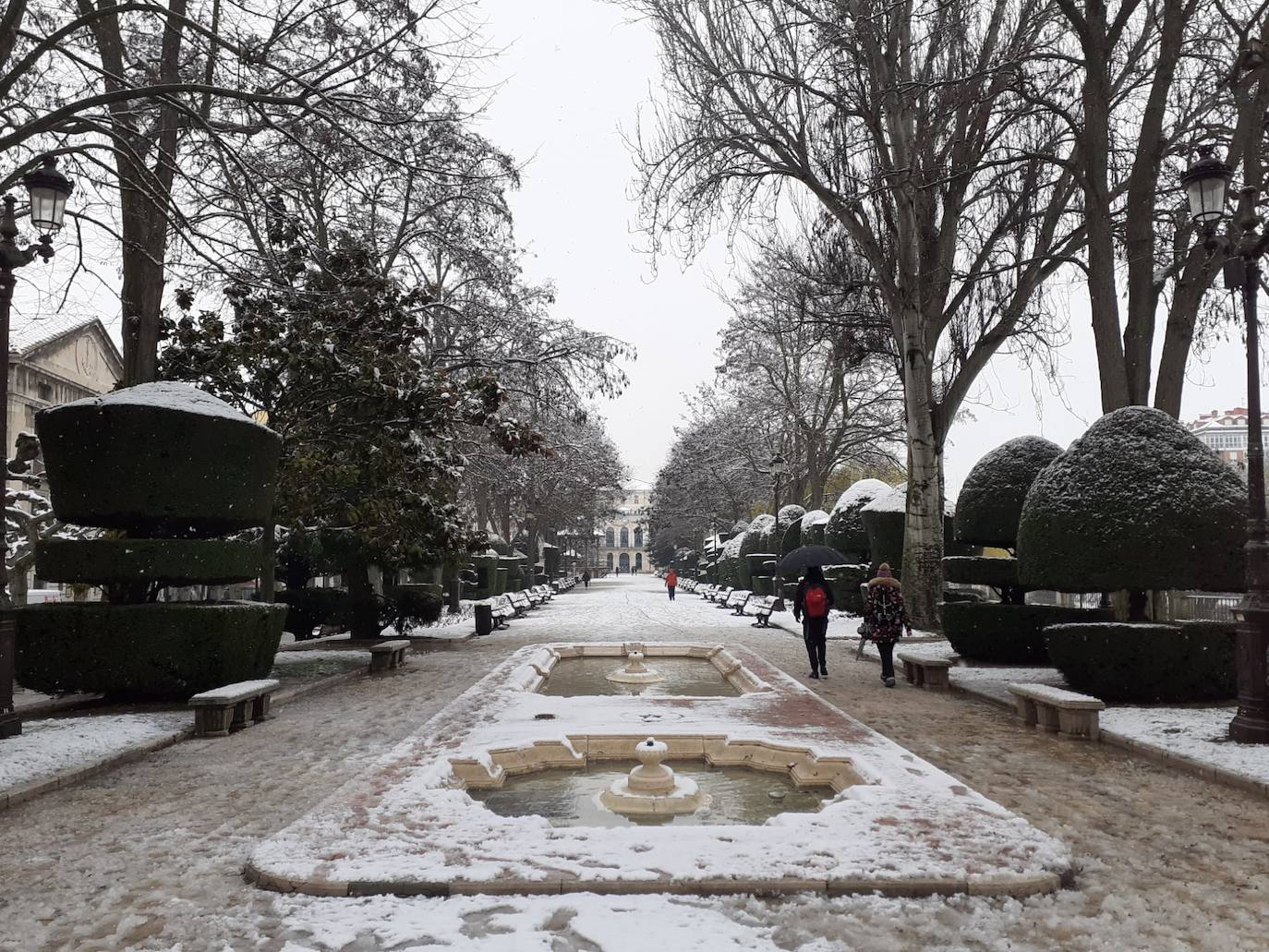 Fotos: La nieve toma el centro de Burgos