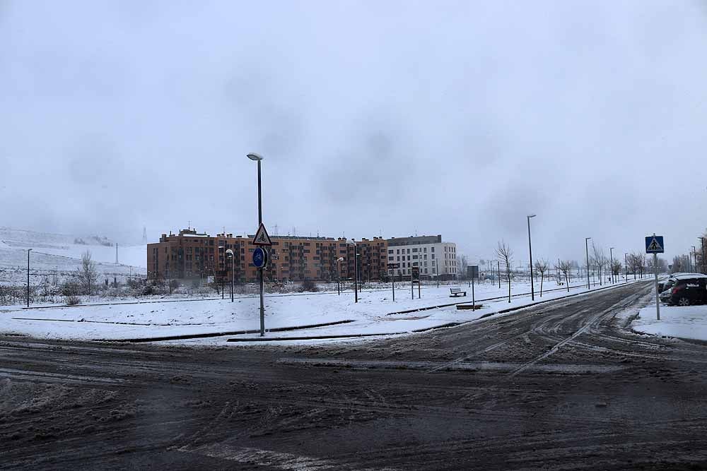 Fotos: La nieve también cubre Gamonal y Fuentecillas
