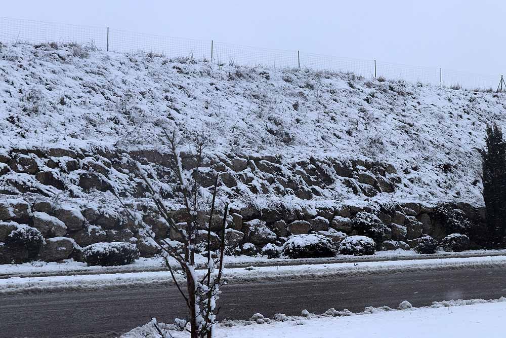 Fotos: La nieve también cubre Gamonal y Fuentecillas