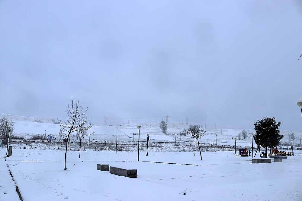 Fotos: La nieve también cubre Gamonal y Fuentecillas