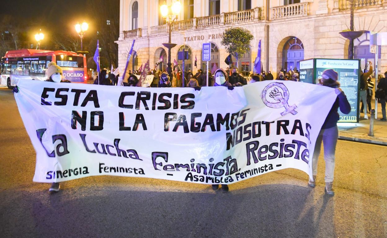 Cerca de medio millar de burgaleses se han sumado a la marcha. 