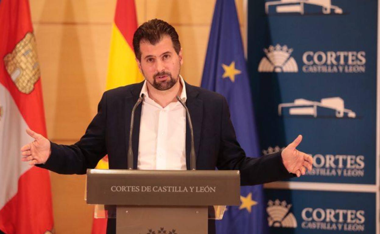 El secretario general del PSOE en Castilla y León, durante su comparecencia para explicar la moción de censura presentada por su partido en la comunidad. 