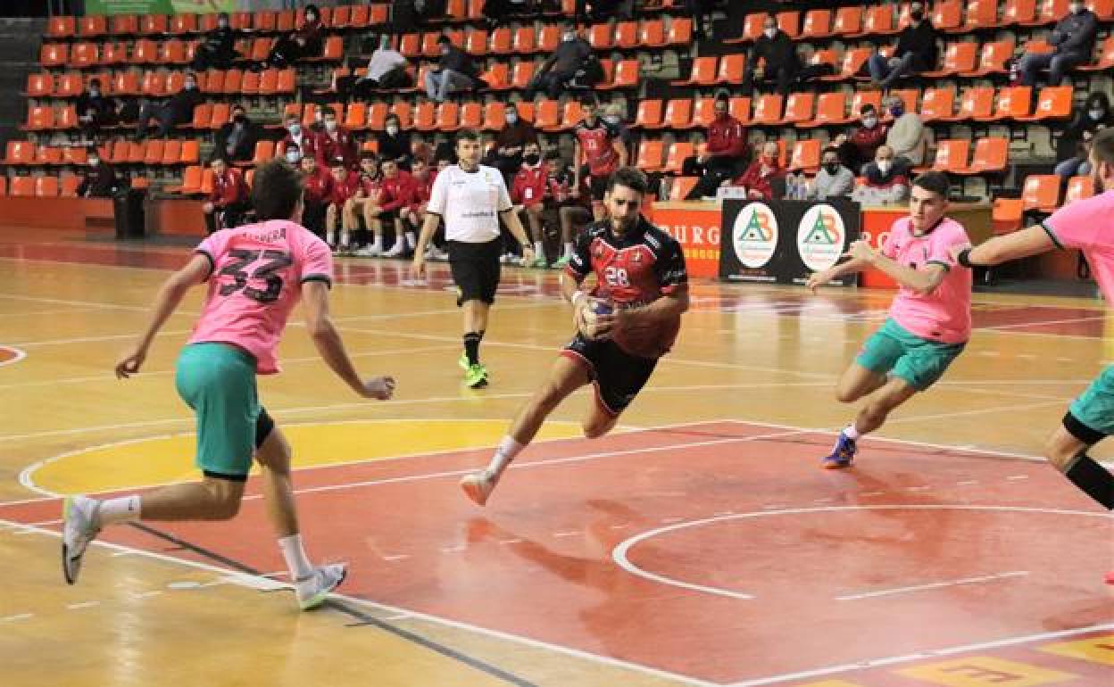 Hace ya muchas semanas que los partidos se están disputando sin público en El Plantío. 