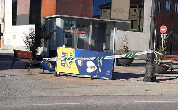 Intentan arrancar un cajero de Quintanadueñas tras empotrar un coche robado